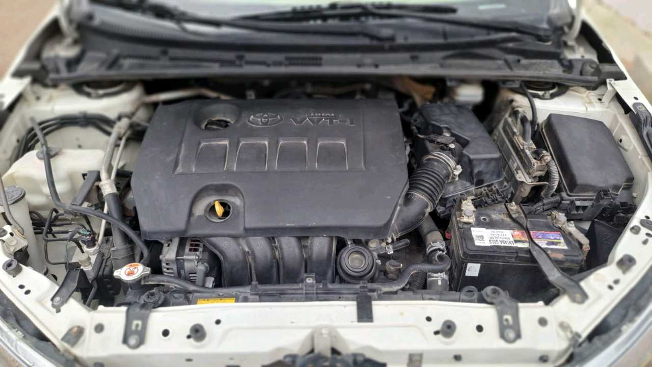 Car Image 2015 TOYOTA COROLLA SE