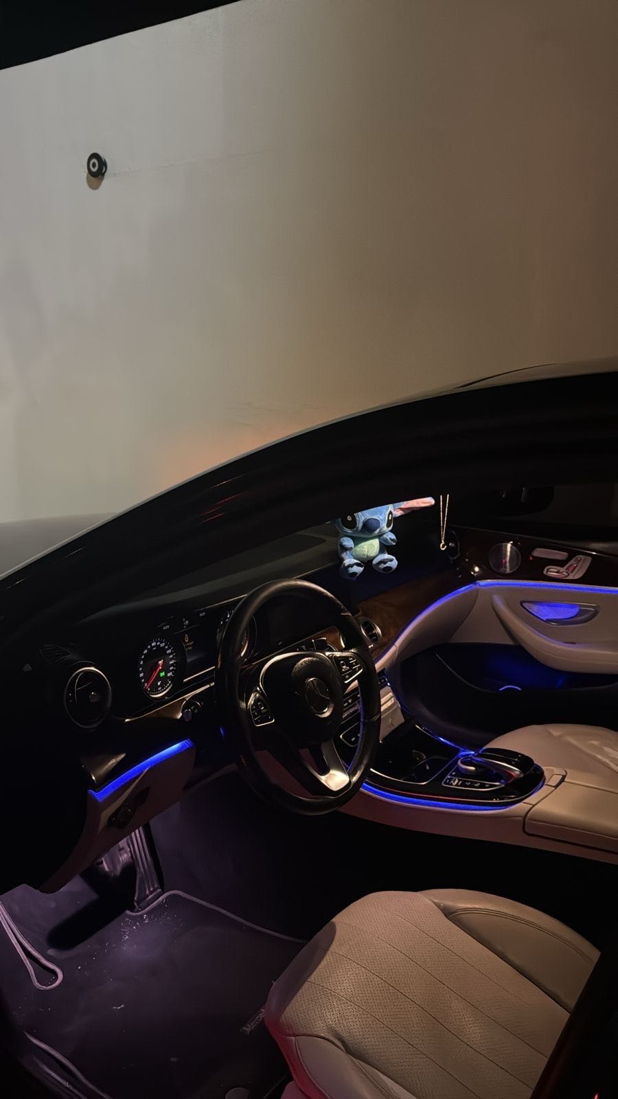 Car Image 2017 MERCEDES E Class 300