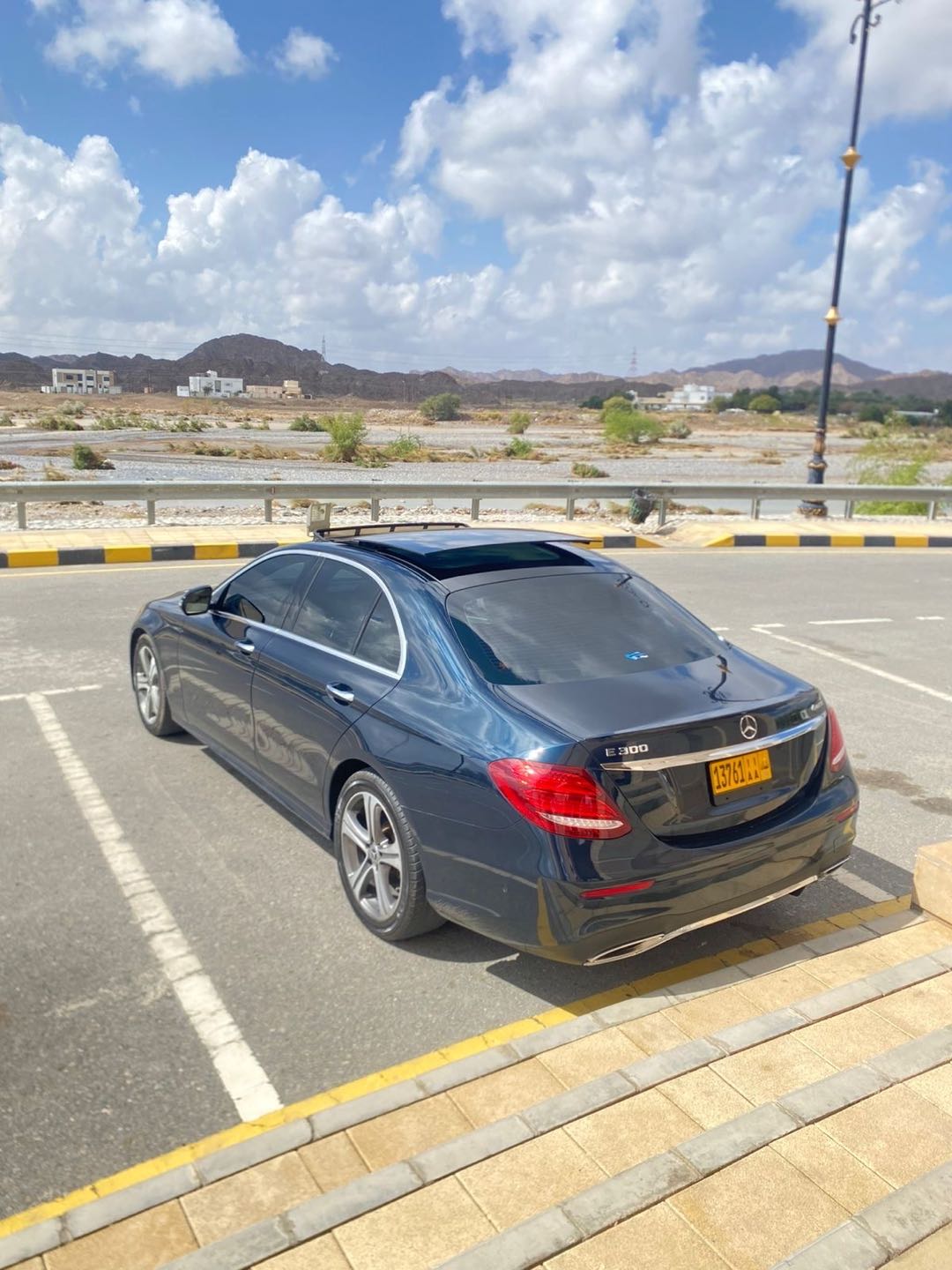 Car Image 2017 MERCEDES E Class 300