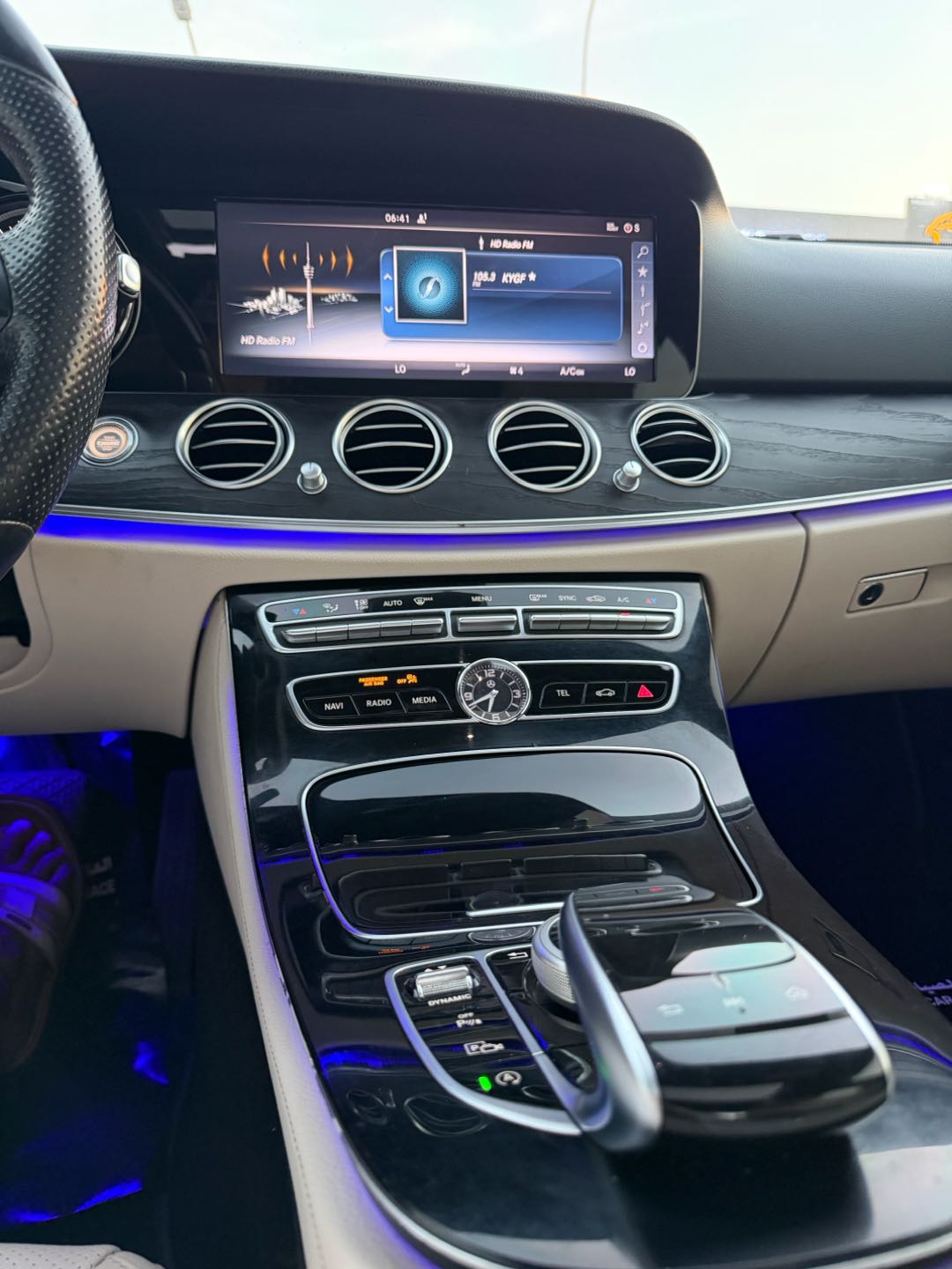 Car Image 2017 MERCEDES E Class 300