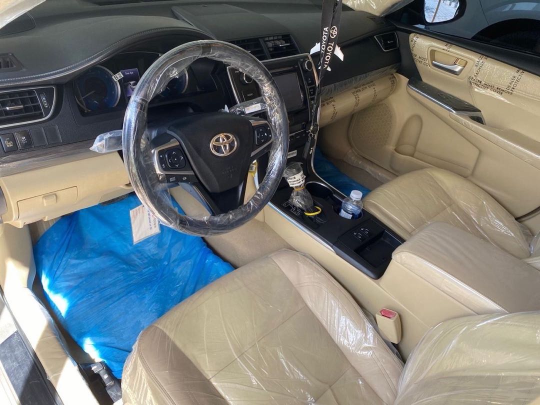 Car Image 2015 TOYOTA CAMRY XLE