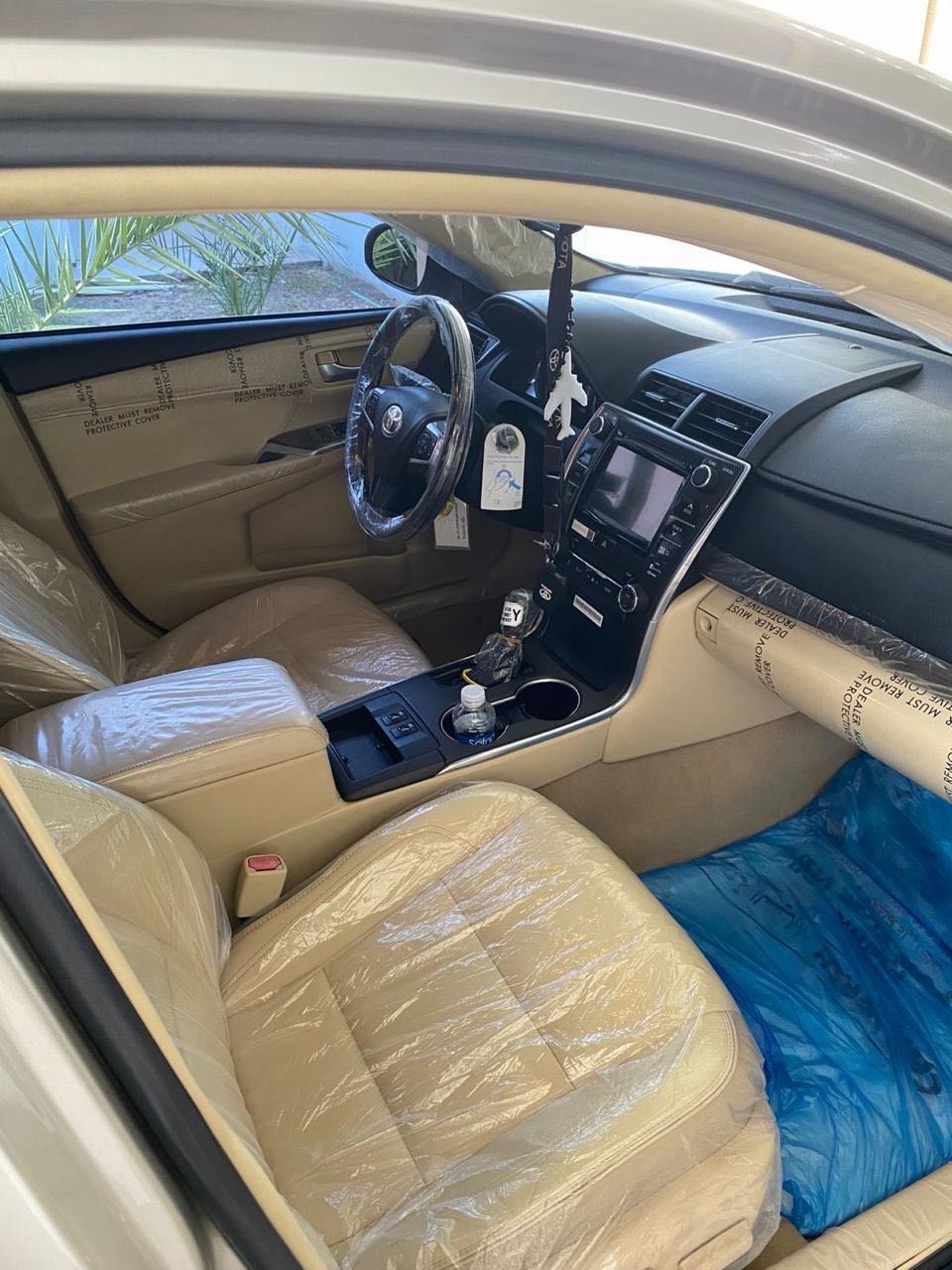 Car Image 2015 TOYOTA CAMRY XLE