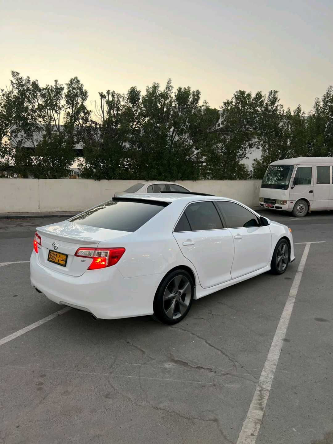 Car Image 2014 TOYOTA CAMRY SE