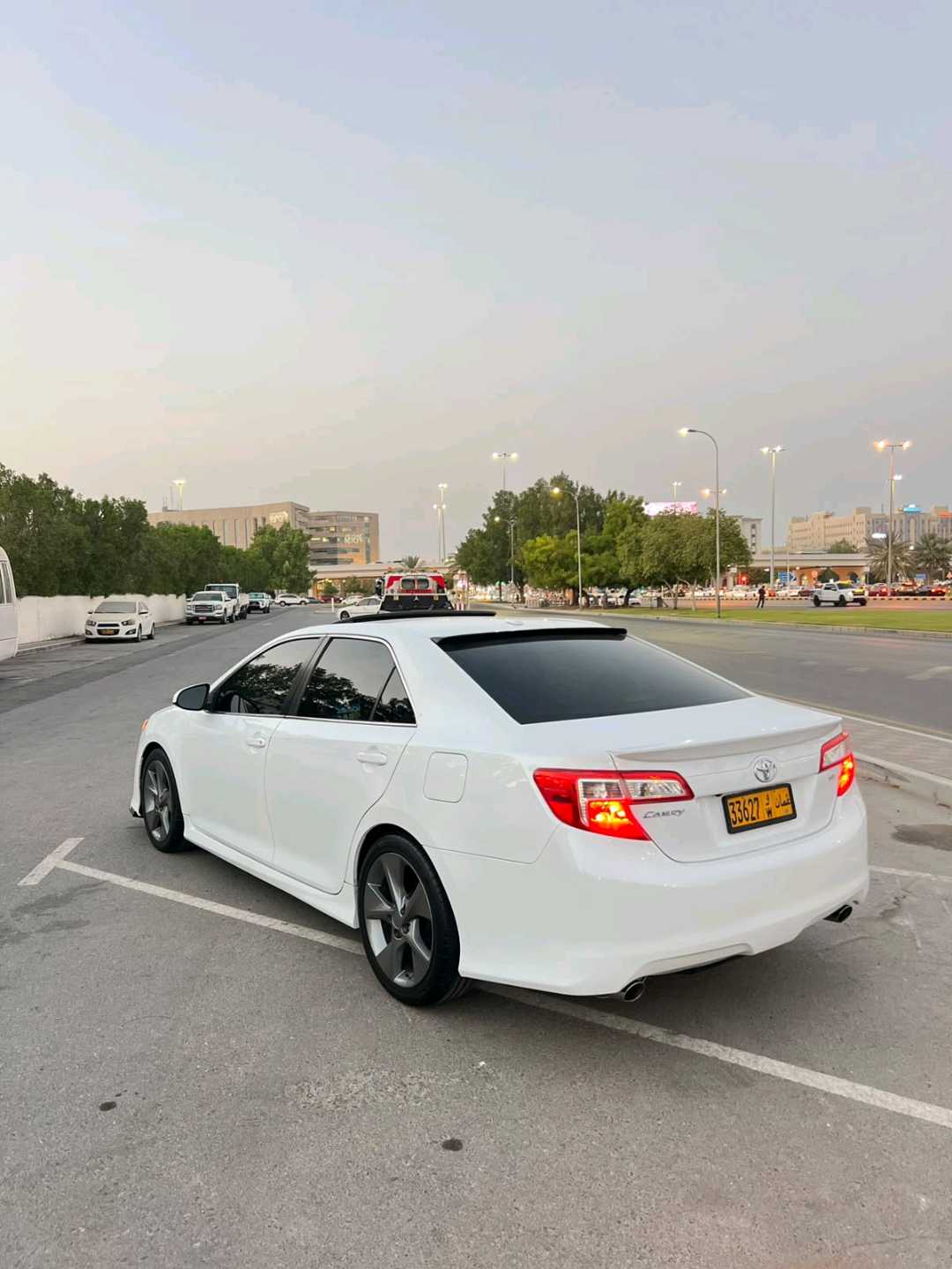 Car Image 2014 TOYOTA CAMRY SE