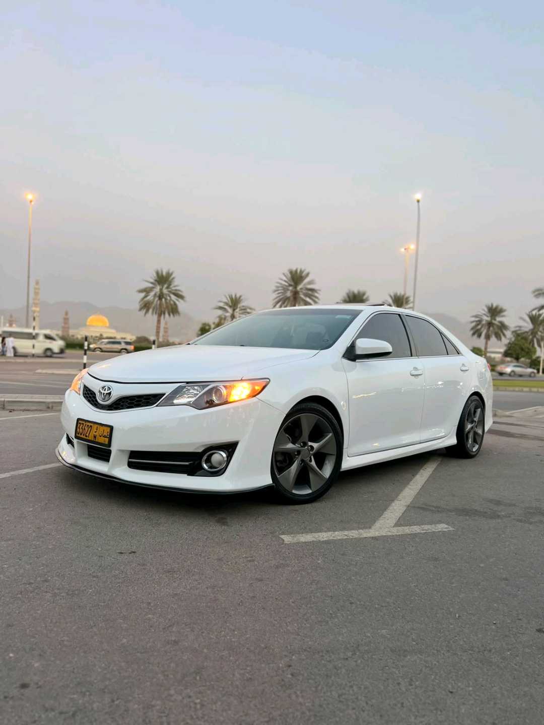Car Image 2014 TOYOTA CAMRY SE