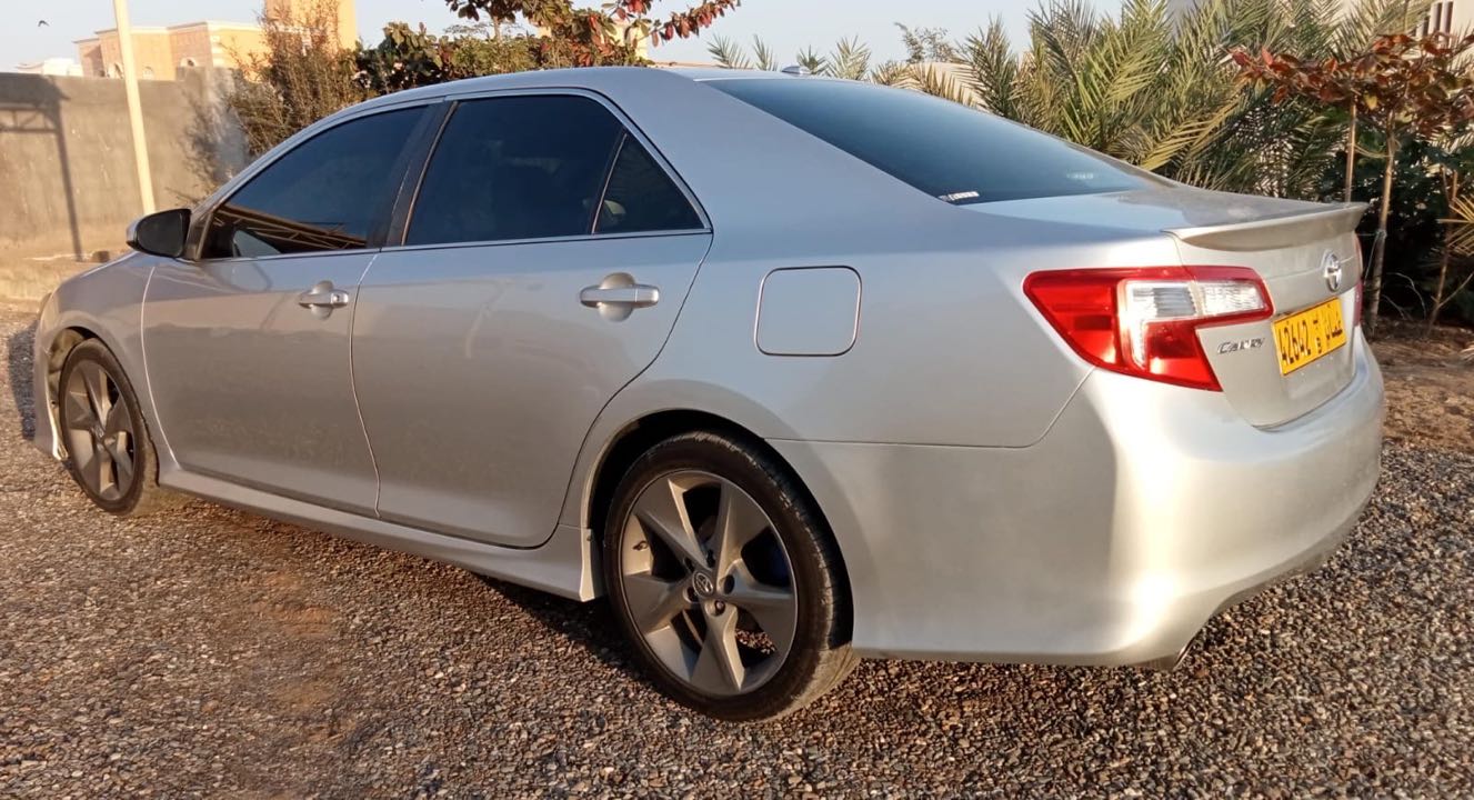 Car Image 2012 TOYOTA CAMRY SE