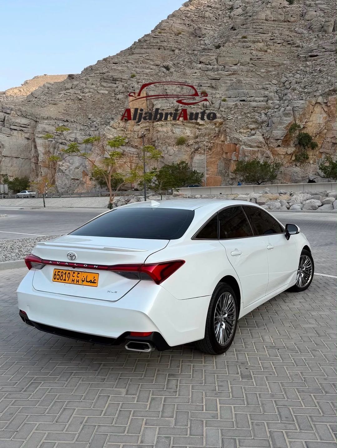Car Image 2019 TOYOTA AVALON XLE