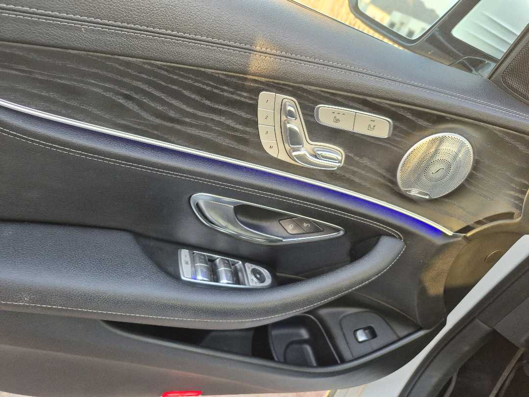 Car Image 2018 MERCEDES E Class 300