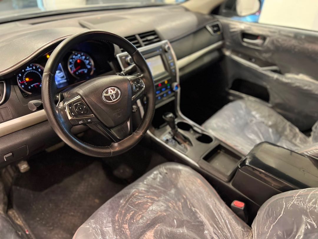 Car Image 2015 TOYOTA CAMRY SE