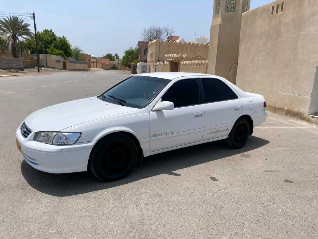 Car Image 2000 TOYOTA CAMRY LE