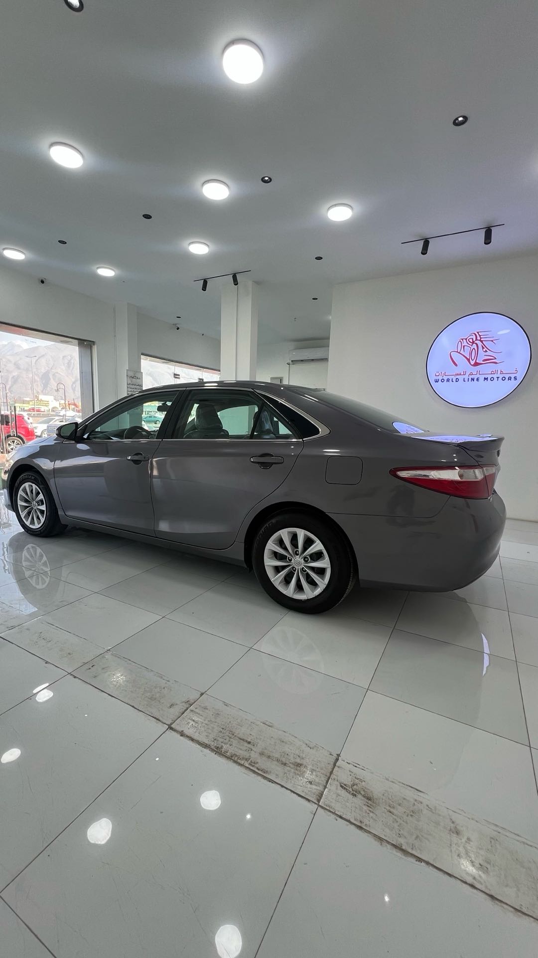 Car Image 2017 TOYOTA CAMRY LE