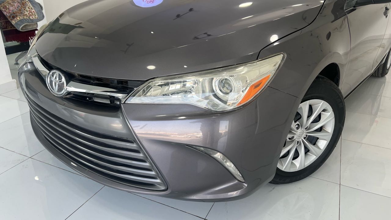 Car Image 2017 TOYOTA CAMRY LE