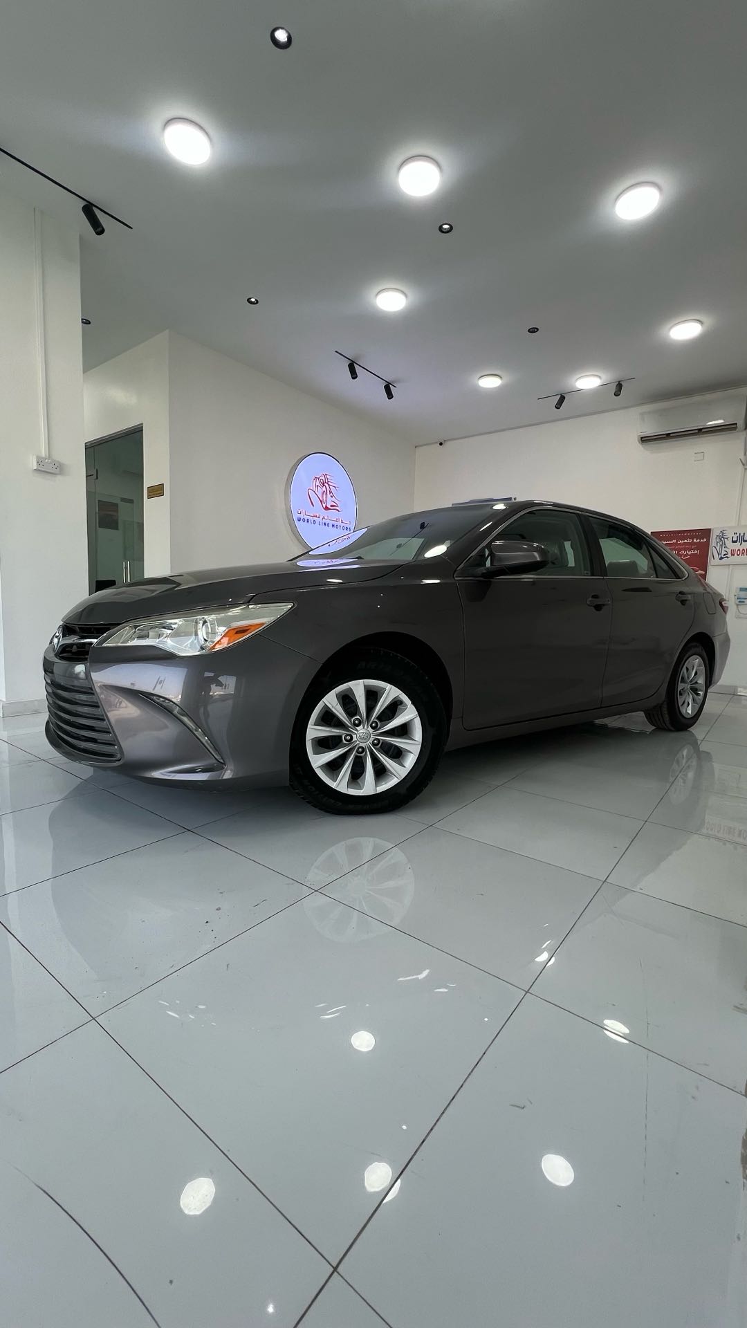 Car Image 2017 TOYOTA CAMRY LE