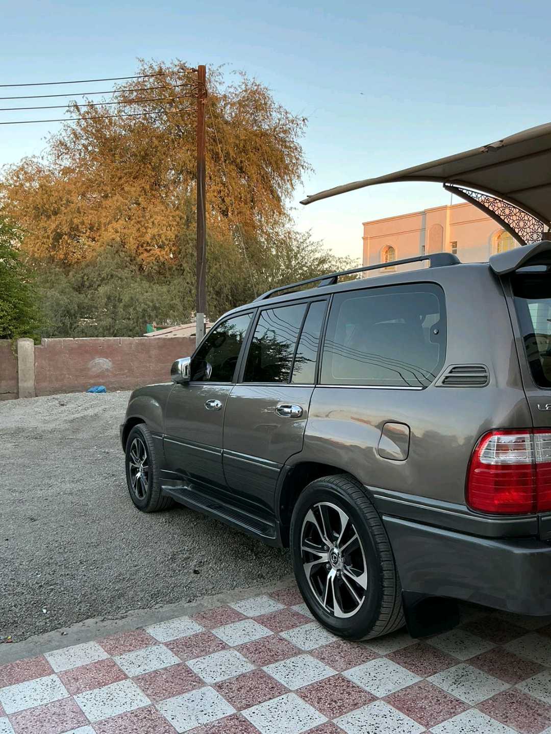 Car Image 1999 LEXUS LX 470
