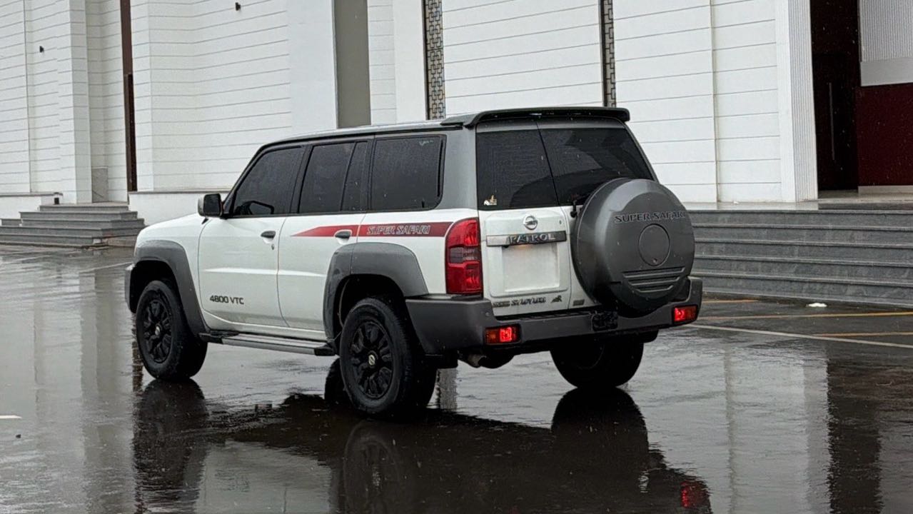 Car Image 2017 NISSAN SAFARI 