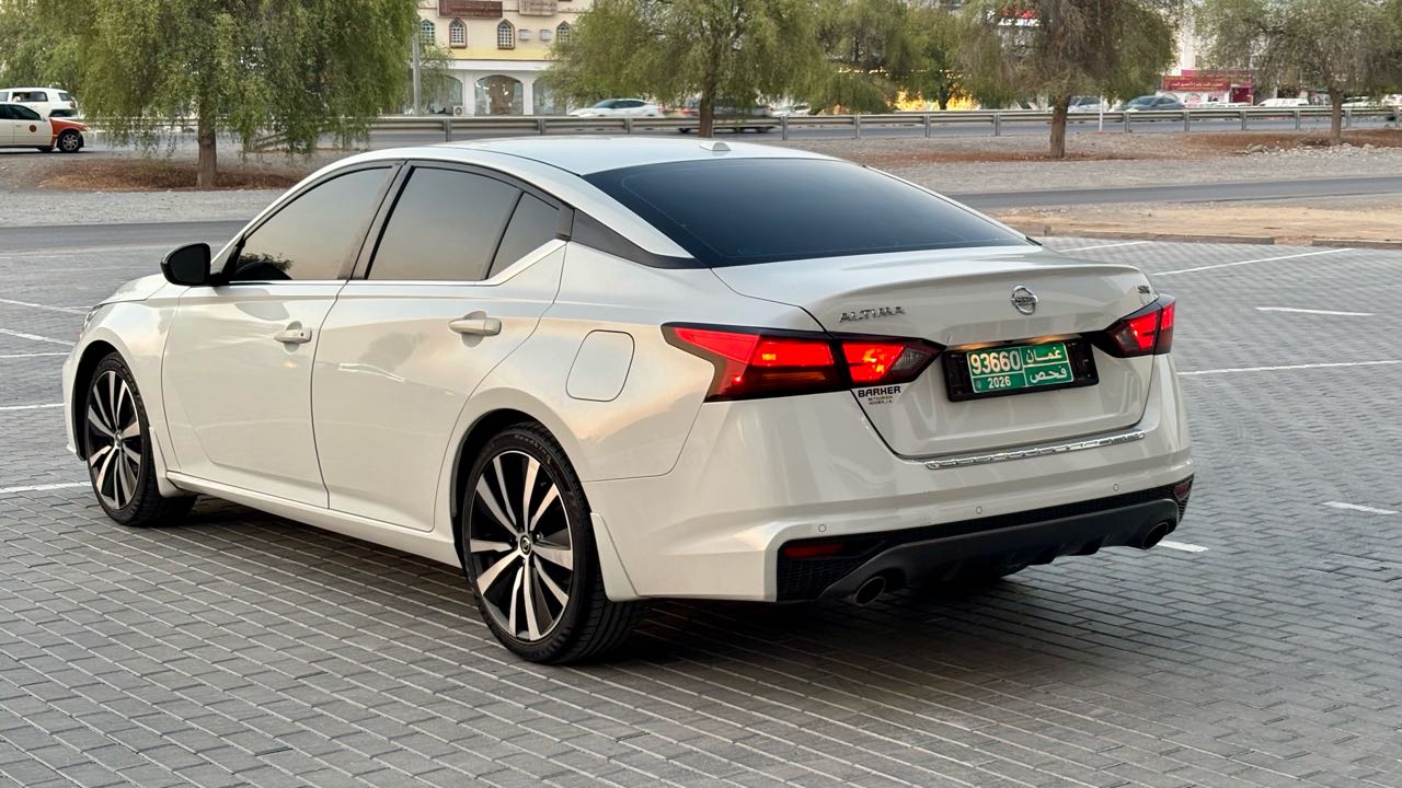 Car Image 2021 NISSAN ALTIMA SR