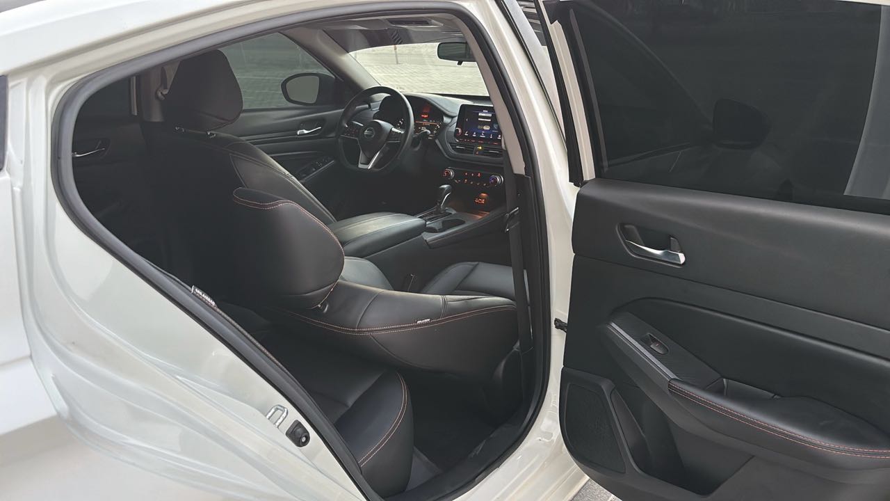 Car Image 2021 NISSAN ALTIMA SR