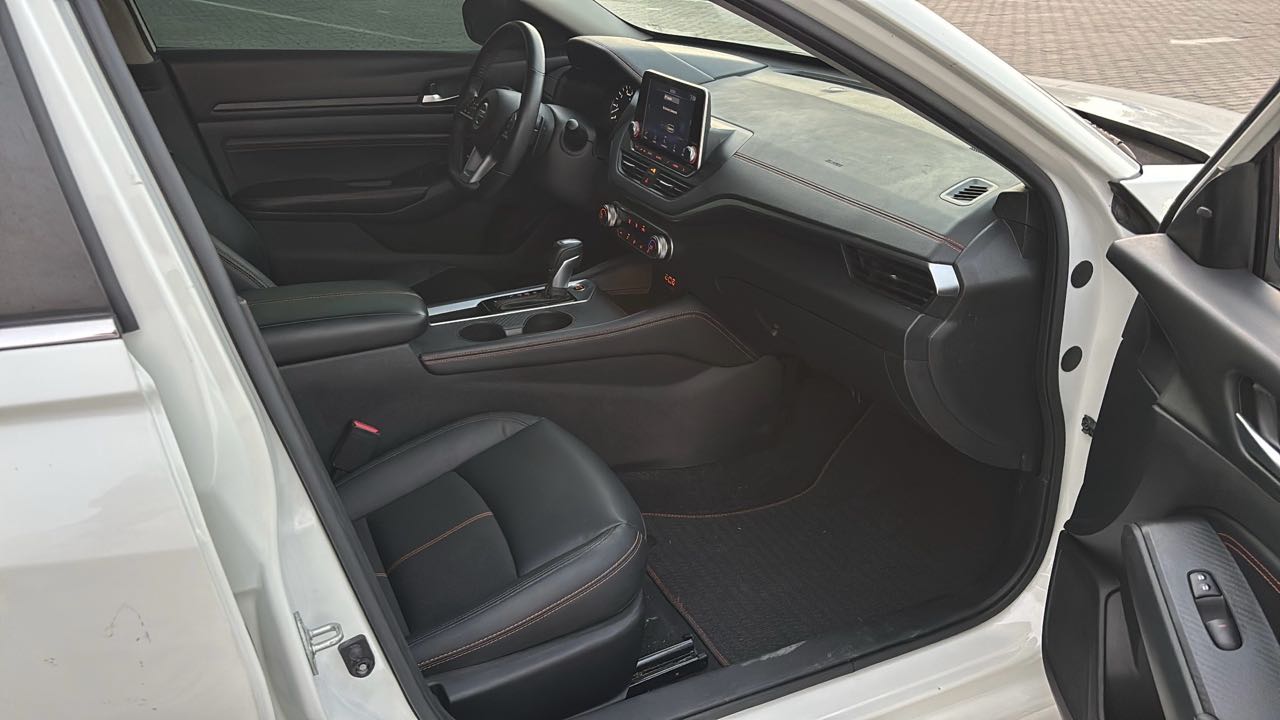 Car Image 2021 NISSAN ALTIMA SR