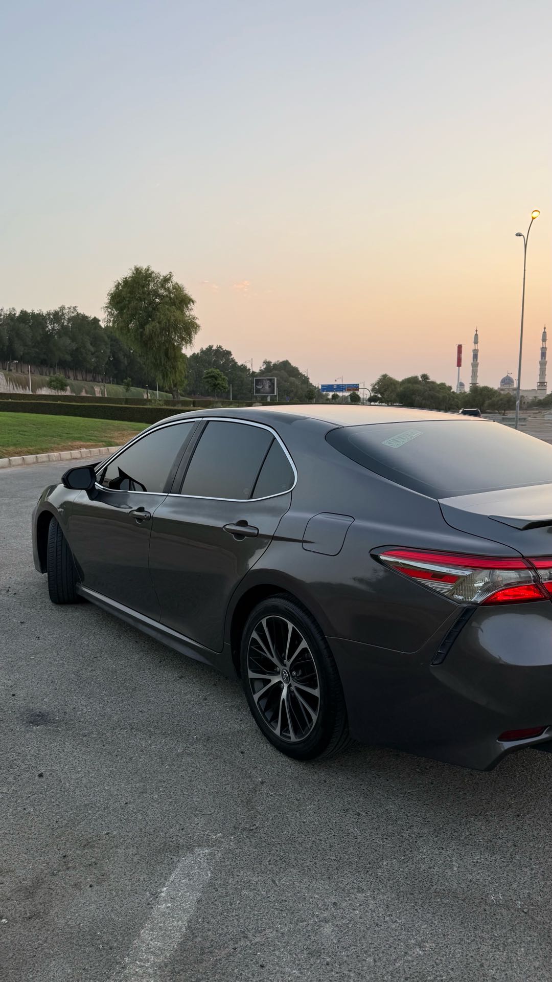 Car Image 2018 TOYOTA CAMRY SE
