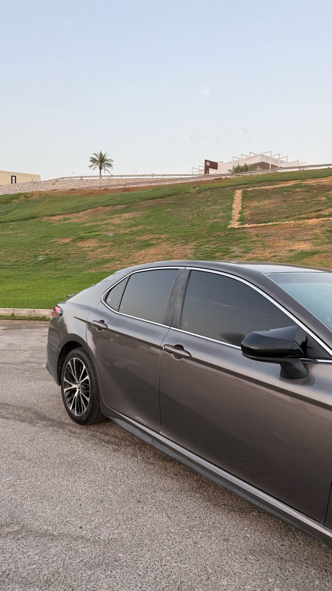 Car Image 2018 TOYOTA CAMRY SE