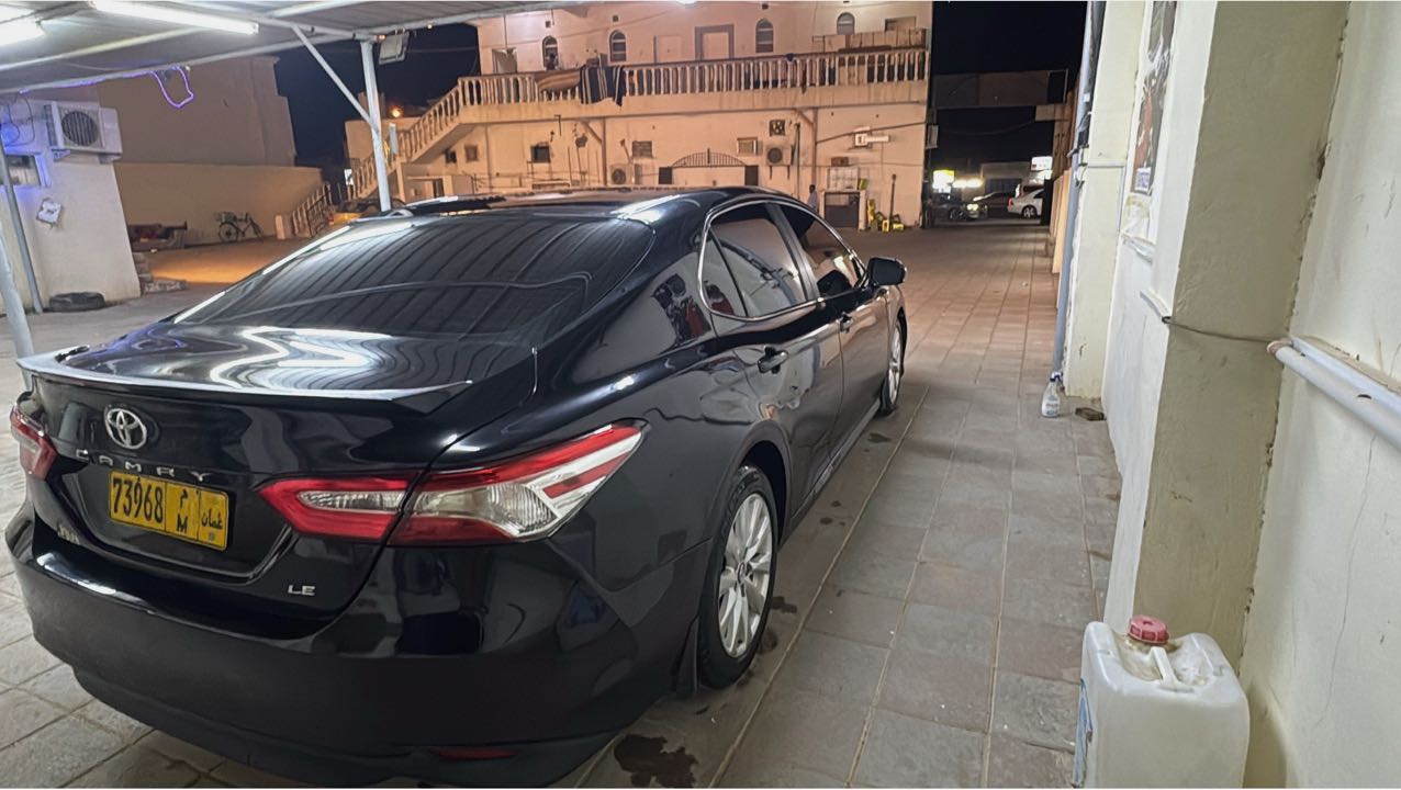 Car Image 2018 TOYOTA CAMRY LE