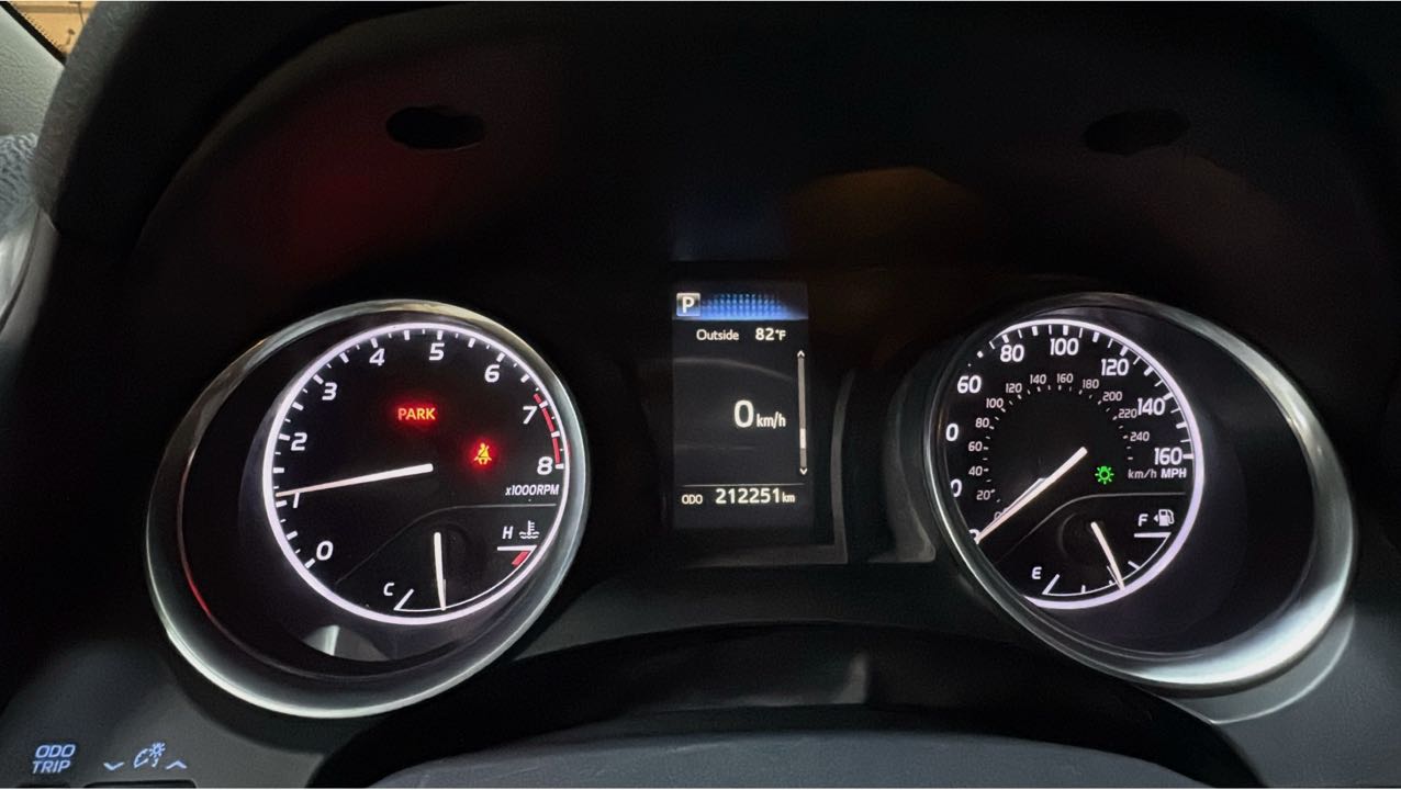Car Image 2018 TOYOTA CAMRY LE