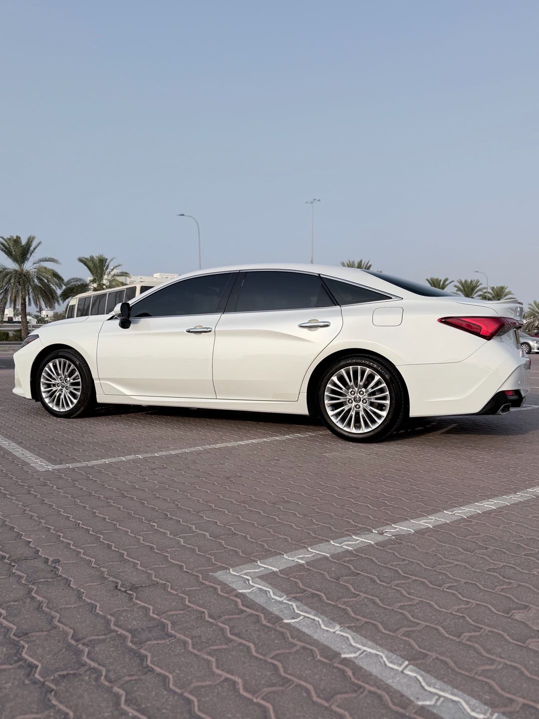 Car Image 2019 TOYOTA AVALON LIMITED