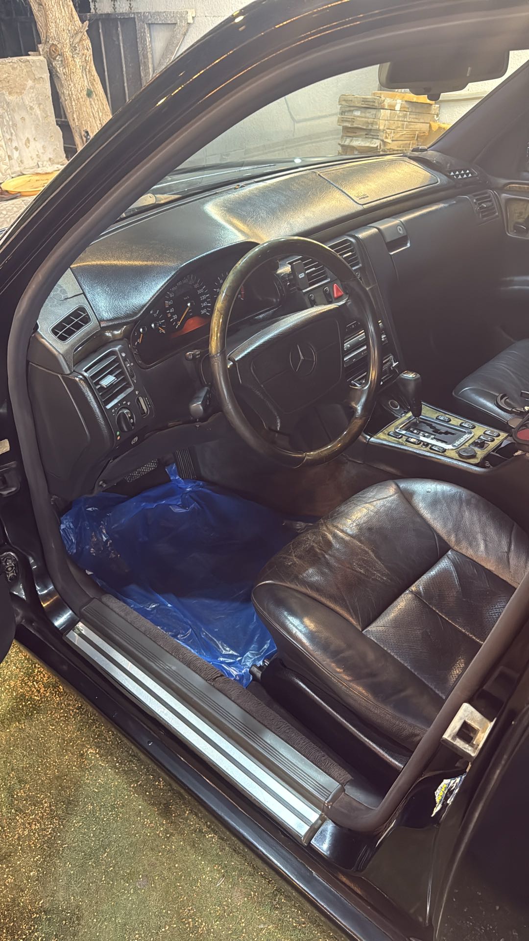 Car Image 1996 MERCEDES E Class 500