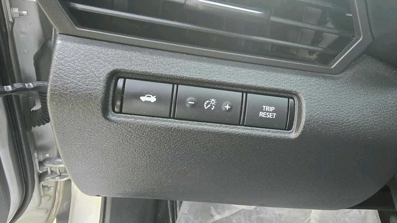 Car Image 2020 NISSAN ALTIMA SR