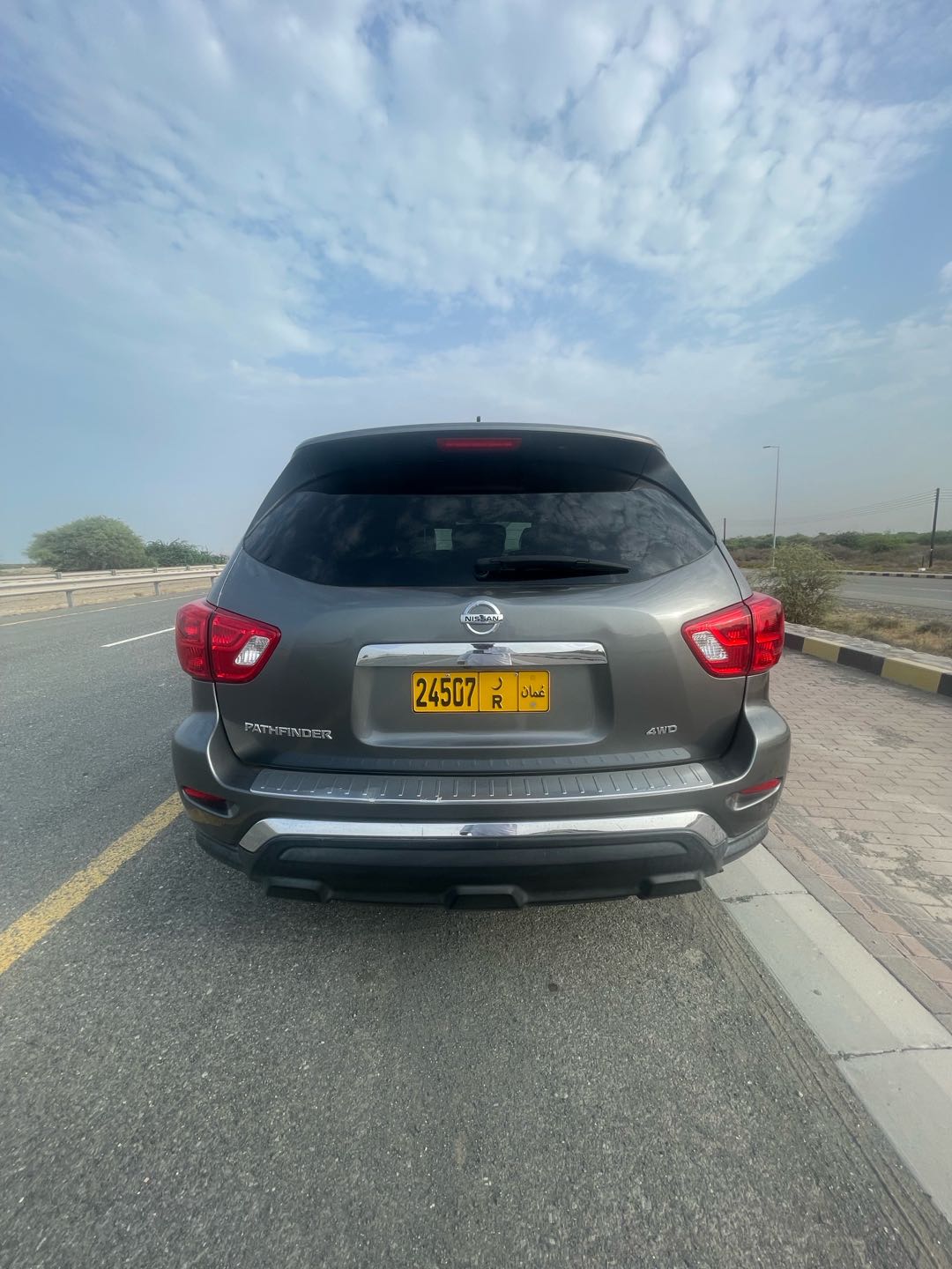 Car Image 2017 NISSAN PATHFINDER SV