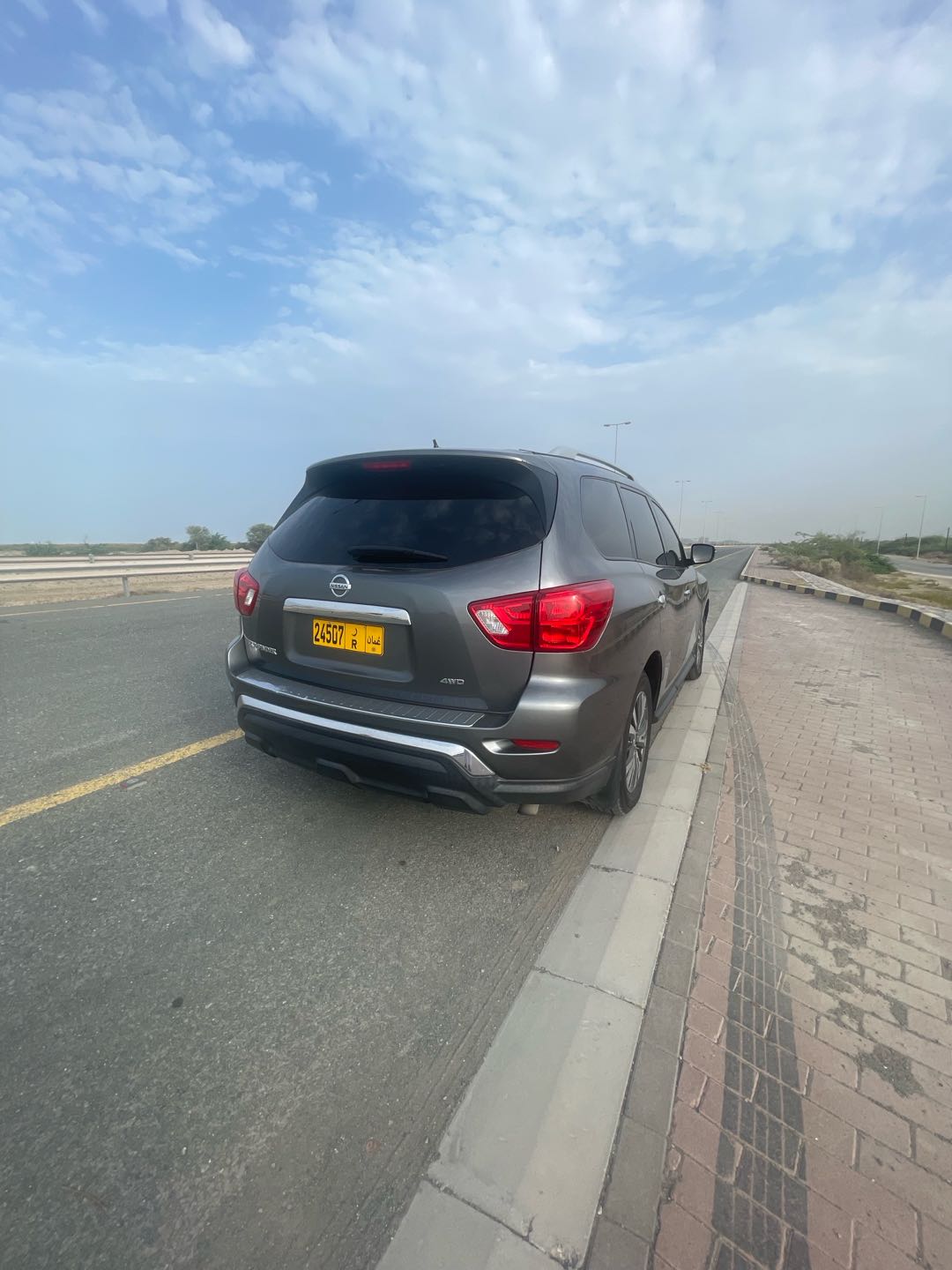 Car Image 2017 NISSAN PATHFINDER SV