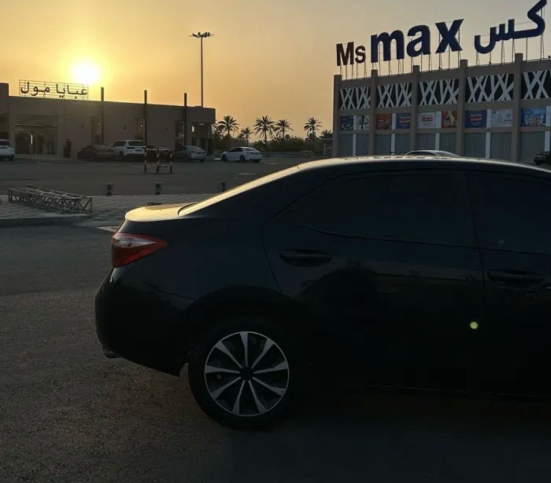 Car Image 2018 TOYOTA COROLLA LE
