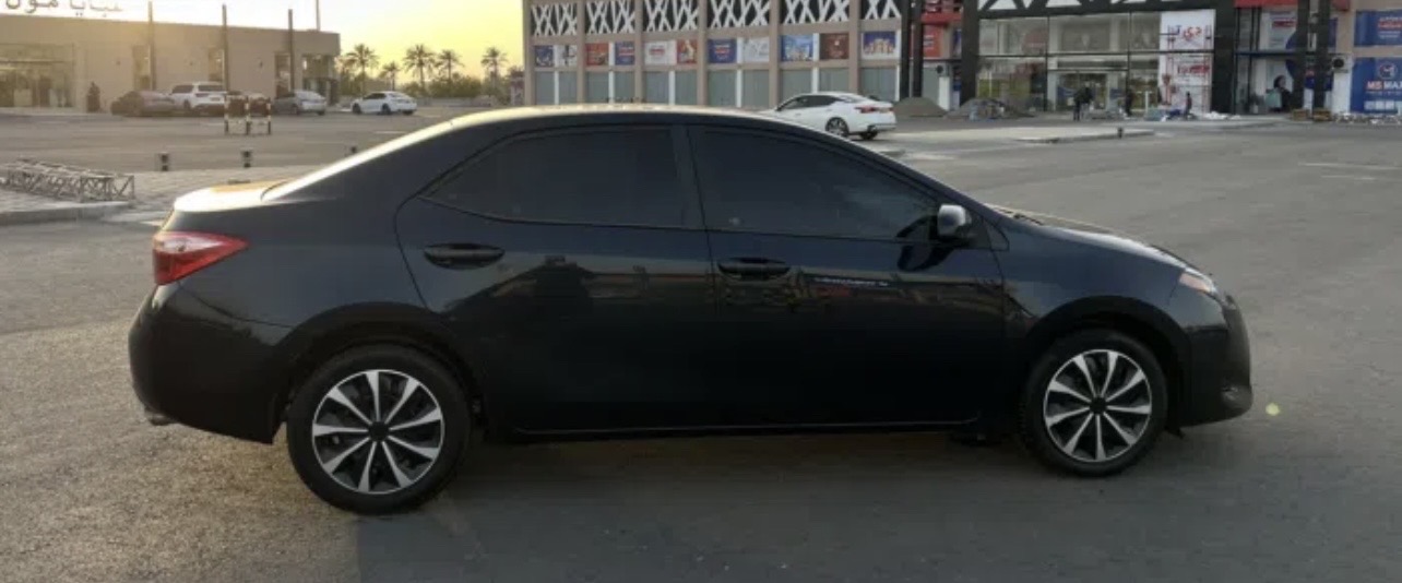 Car Image 2018 TOYOTA COROLLA LE