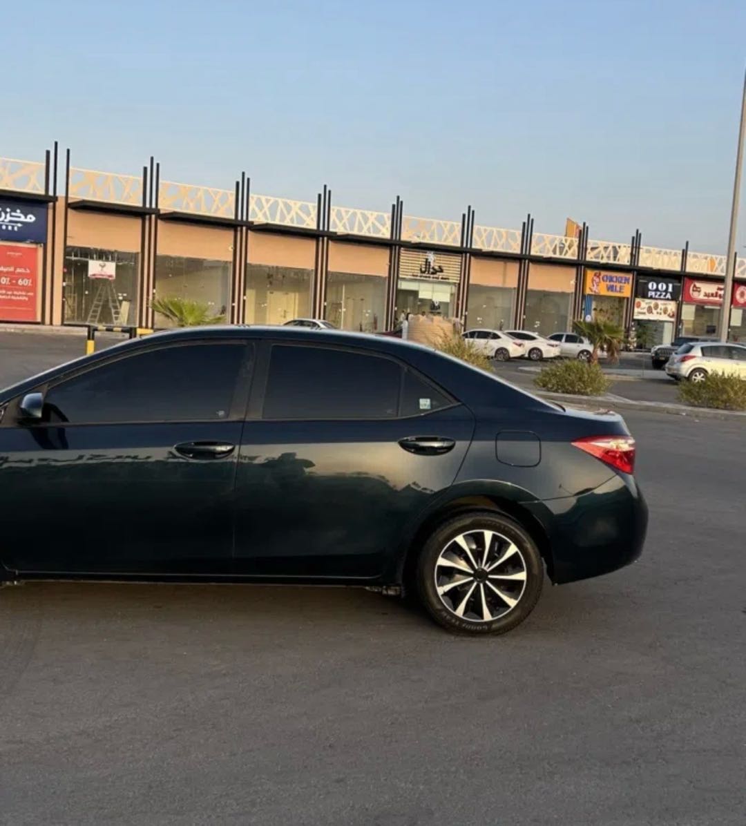 Car Image 2018 TOYOTA COROLLA LE