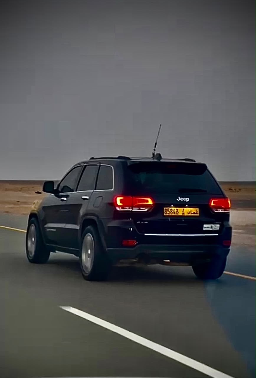 Car Image 2015 JEEP GRAND CHEROKEE LIMITED