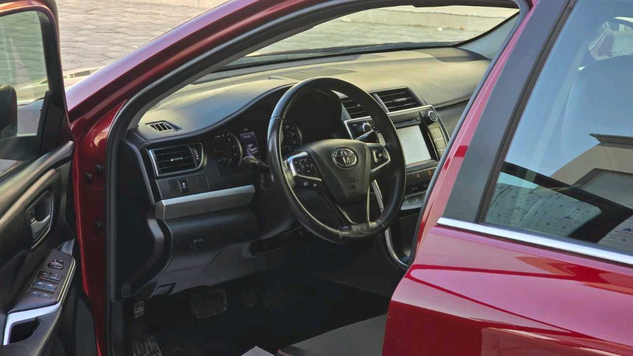 Car Image 2017 TOYOTA CAMRY SE