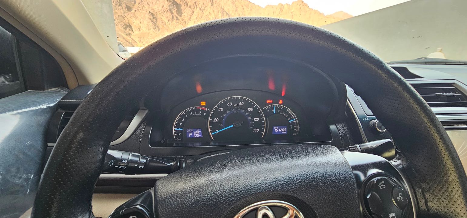 Car Image 2014 TOYOTA CAMRY XLE
