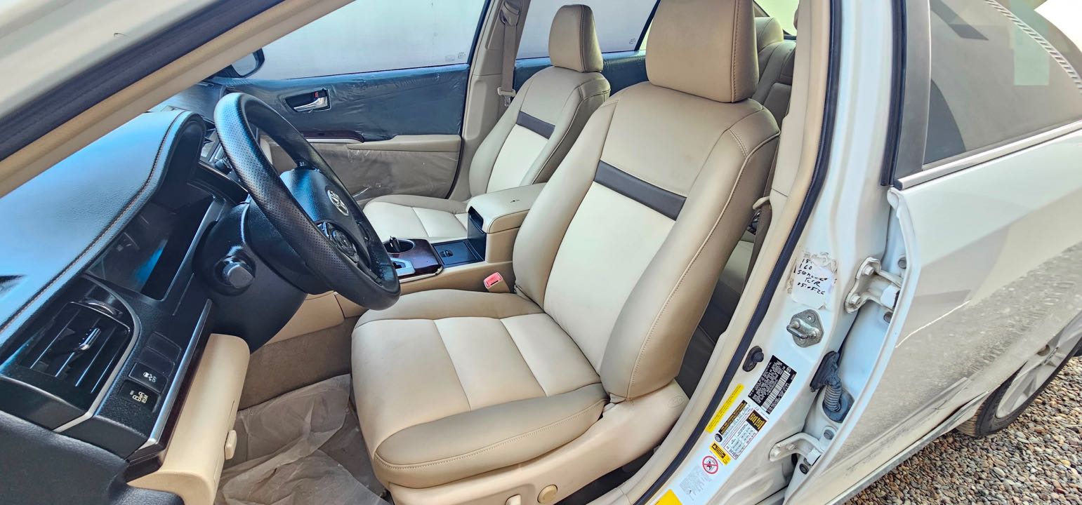 Car Image 2014 TOYOTA CAMRY XLE