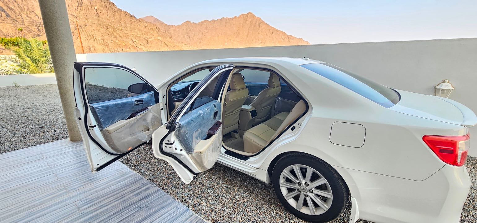 Car Image 2014 TOYOTA CAMRY XLE