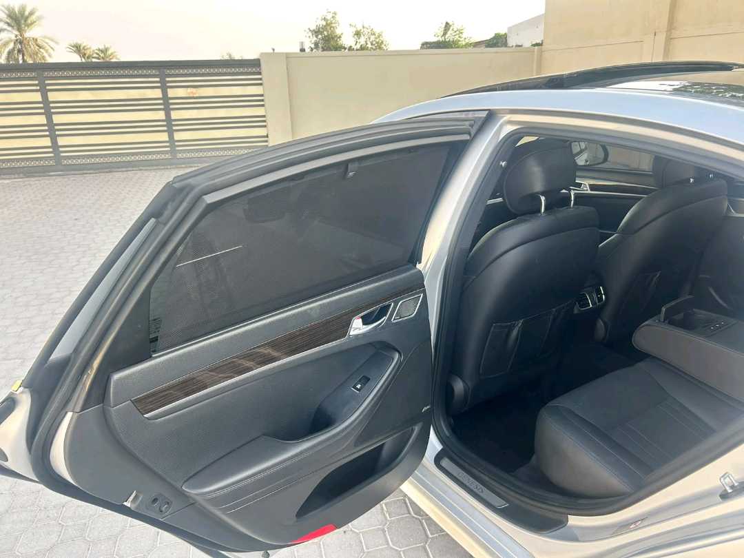 Car Image 2019 HYUNDAI GENESIS 