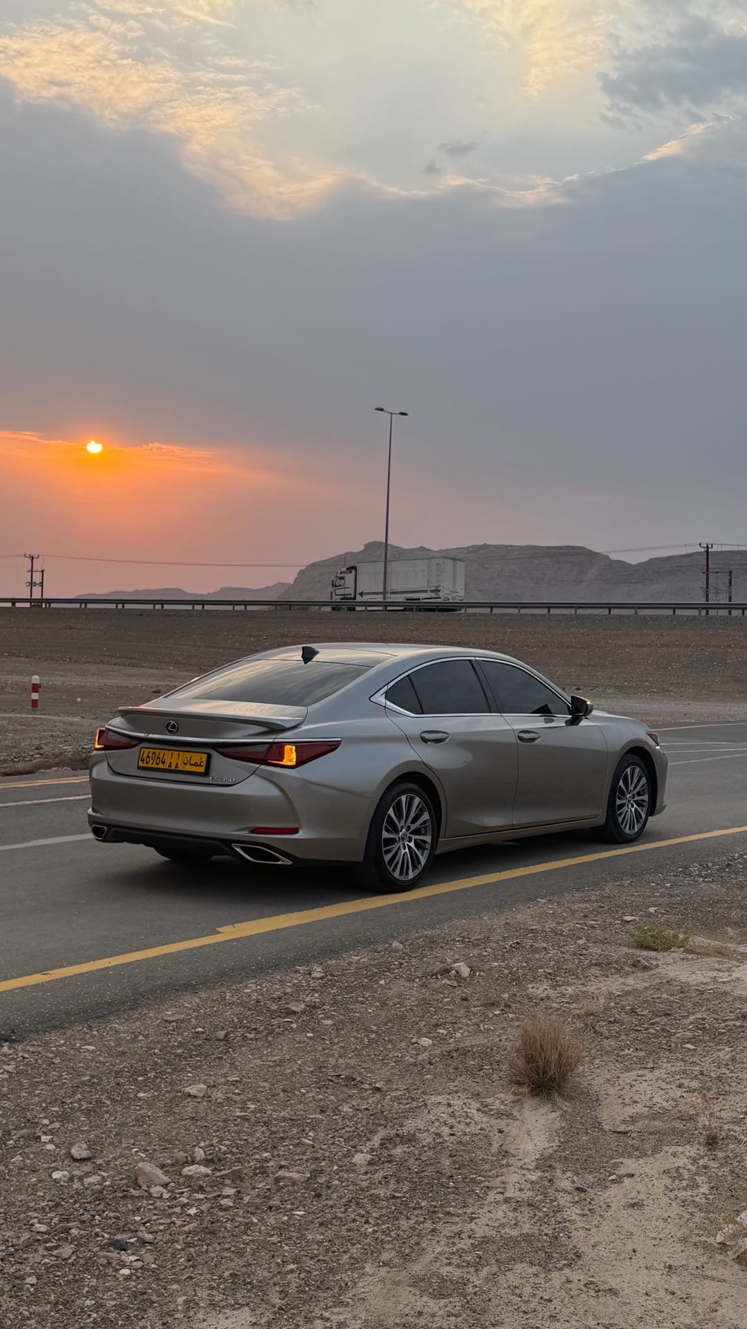 Car Image 2019 LEXUS ES Luxury