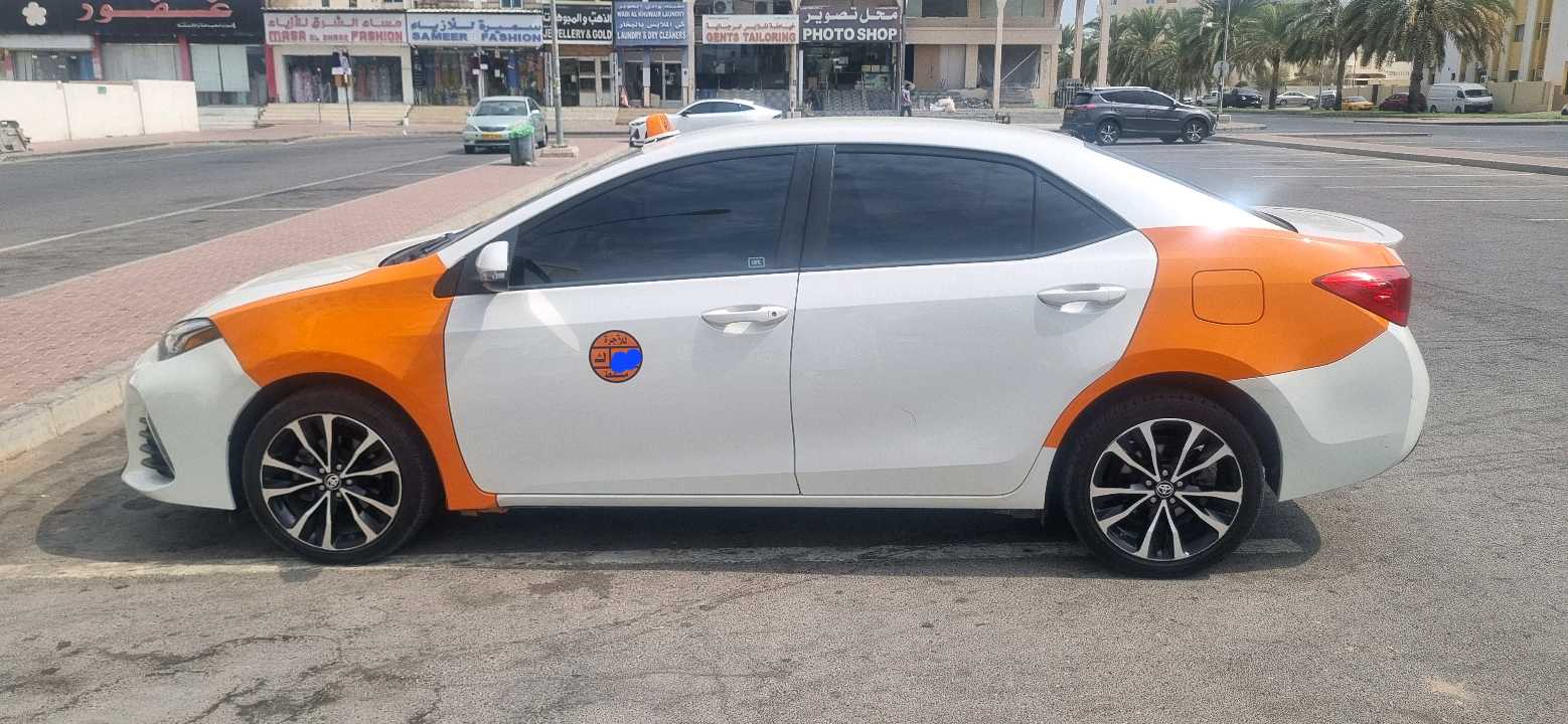 Car Image 2019 TOYOTA COROLLA SE