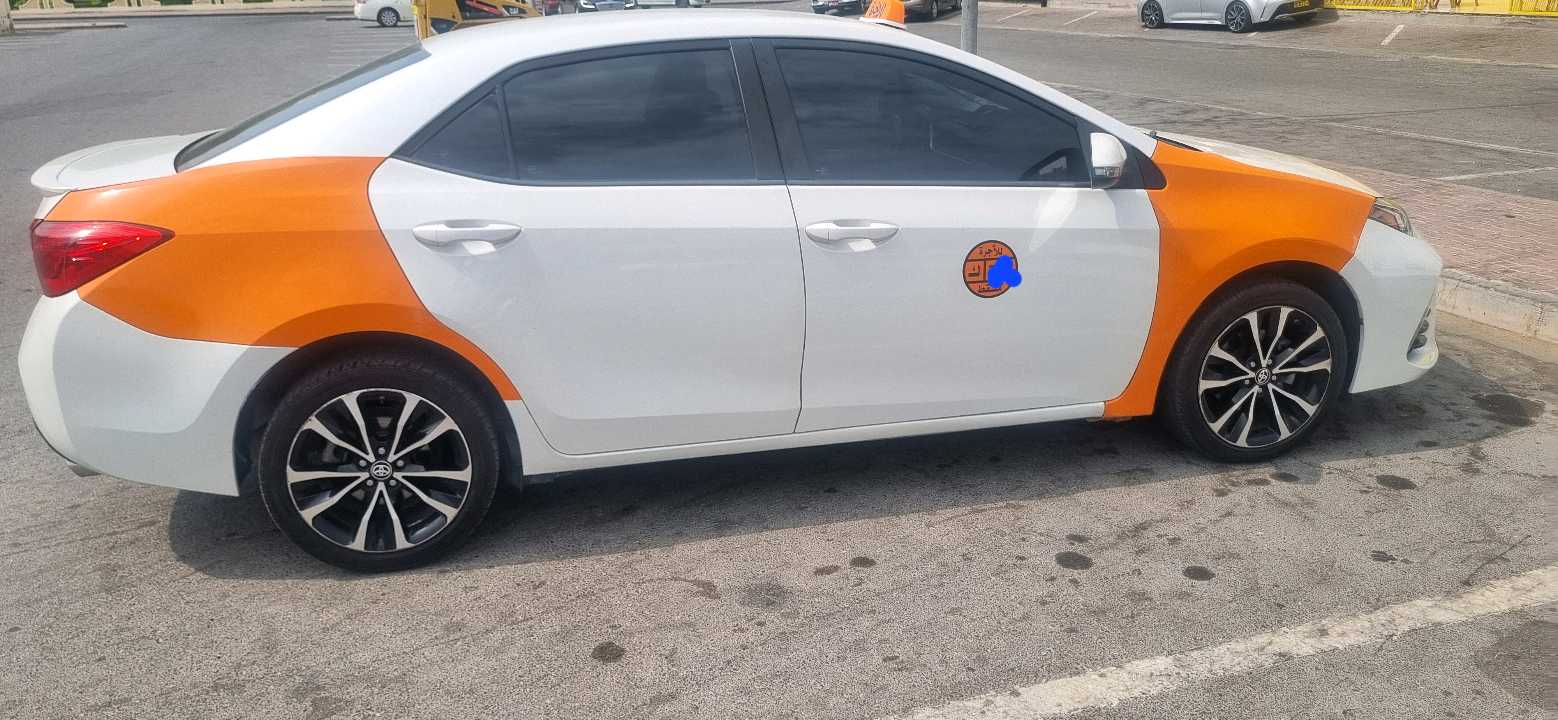 Car Image 2019 TOYOTA COROLLA SE