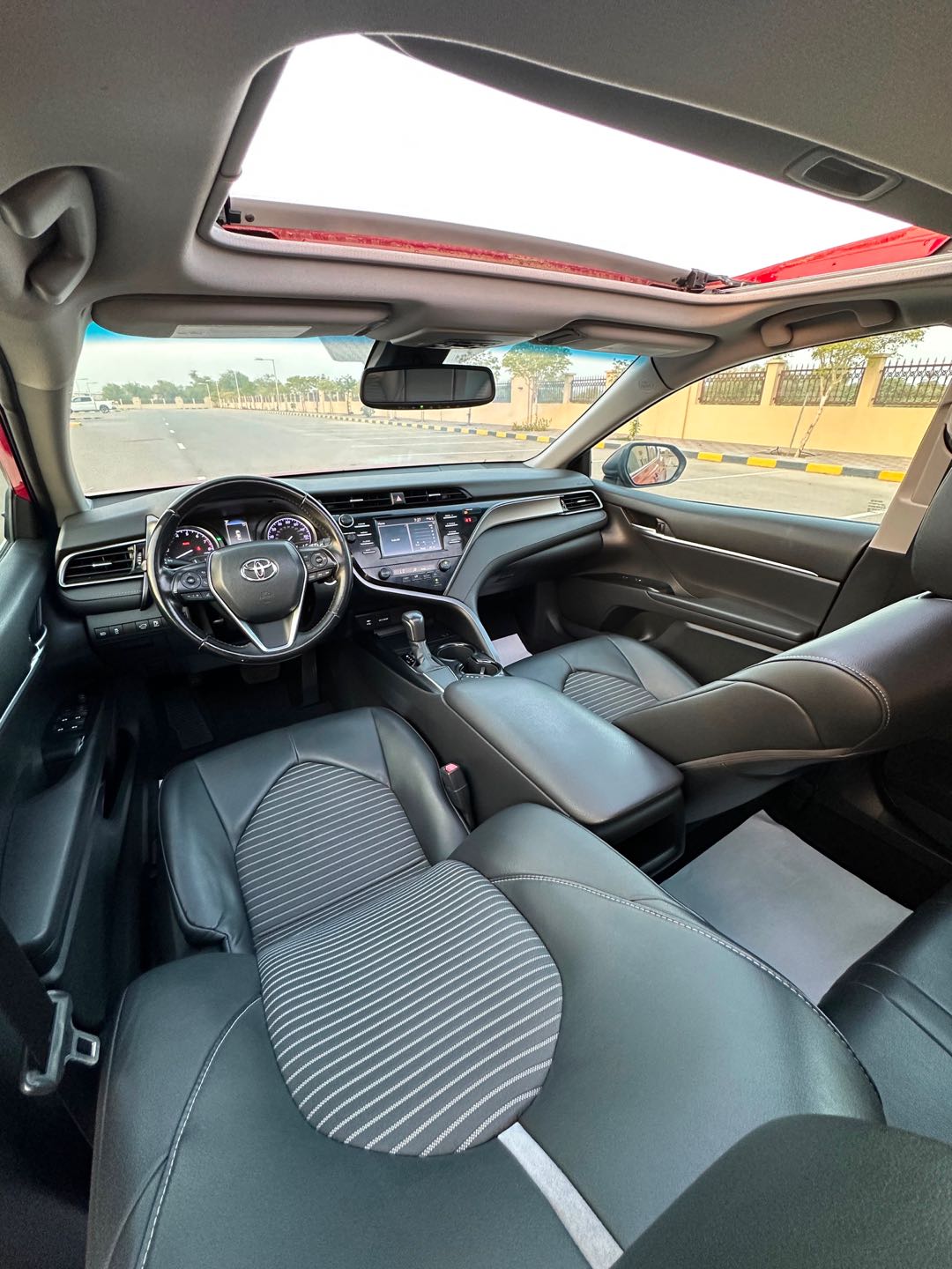 Car Image 2019 TOYOTA CAMRY SE