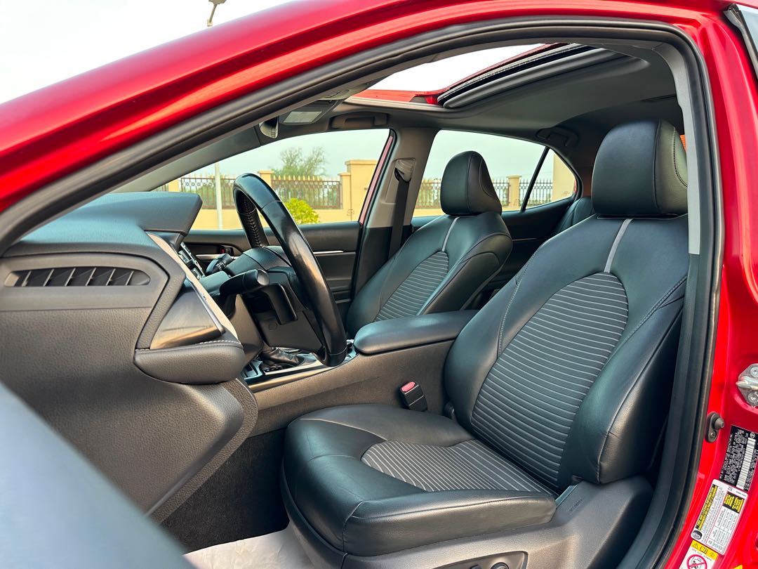 Car Image 2019 TOYOTA CAMRY SE