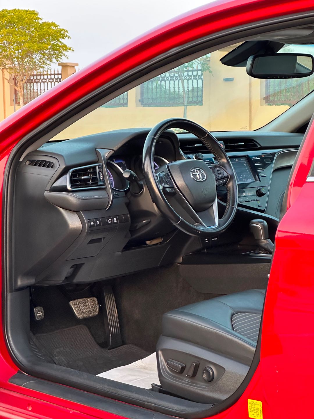 Car Image 2019 TOYOTA CAMRY SE