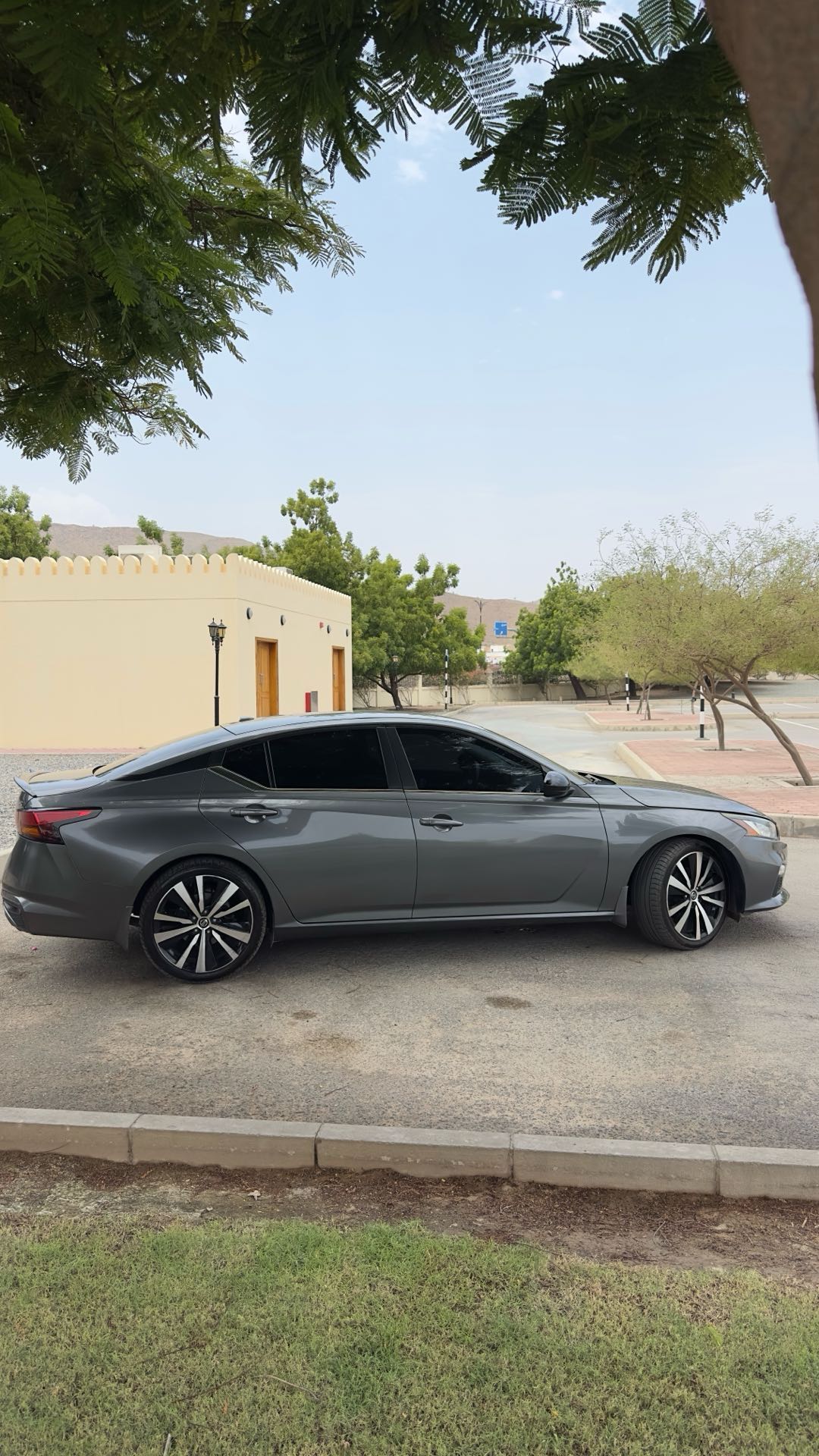 Car Image 2019 NISSAN ALTIMA SR