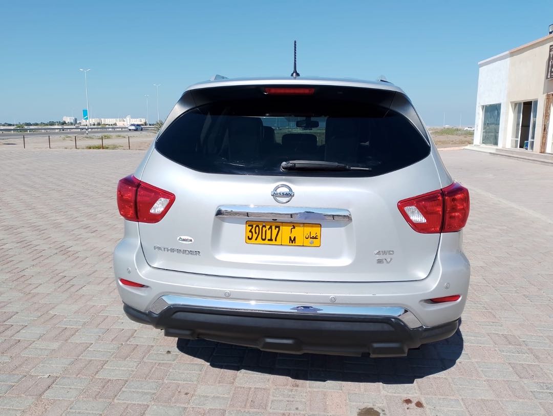 Car Image 2017 NISSAN PATHFINDER SV