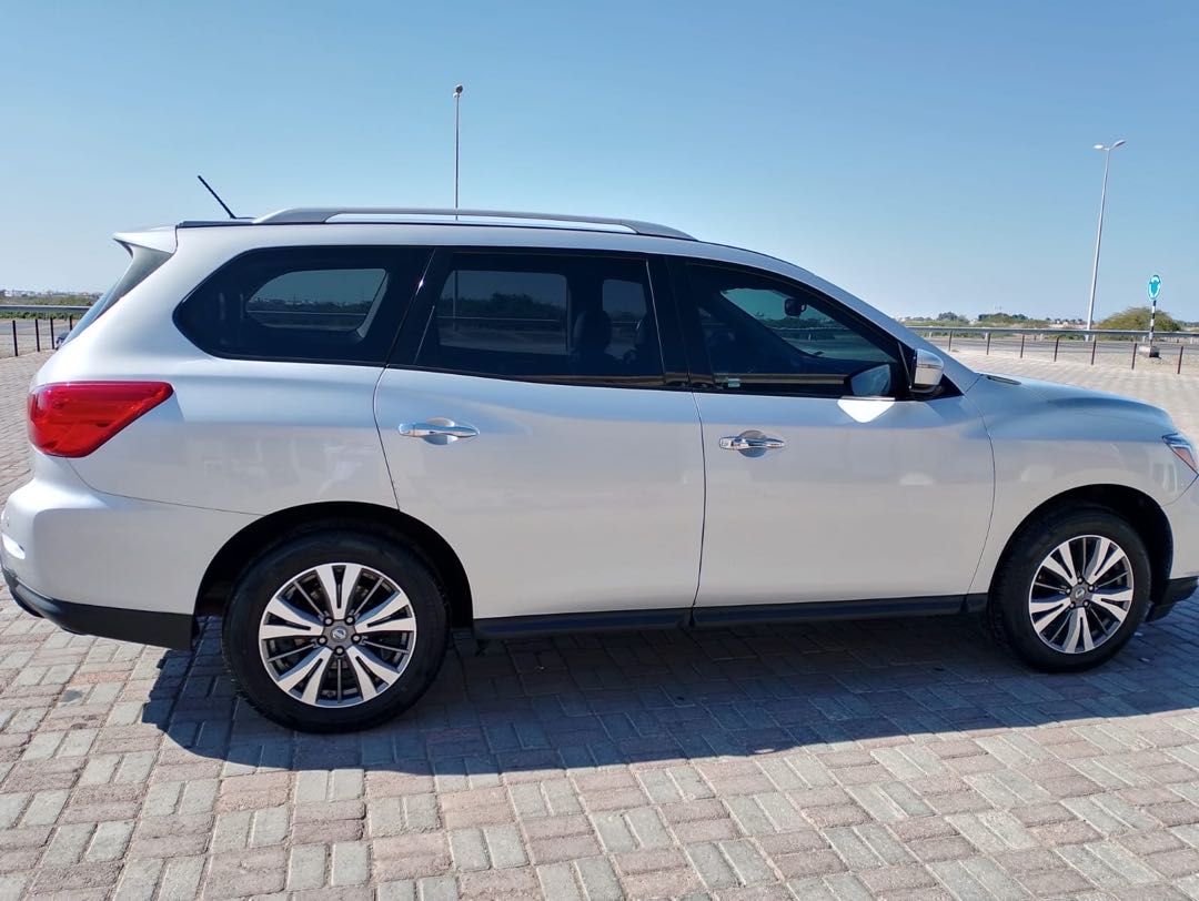 Car Image 2017 NISSAN PATHFINDER SV