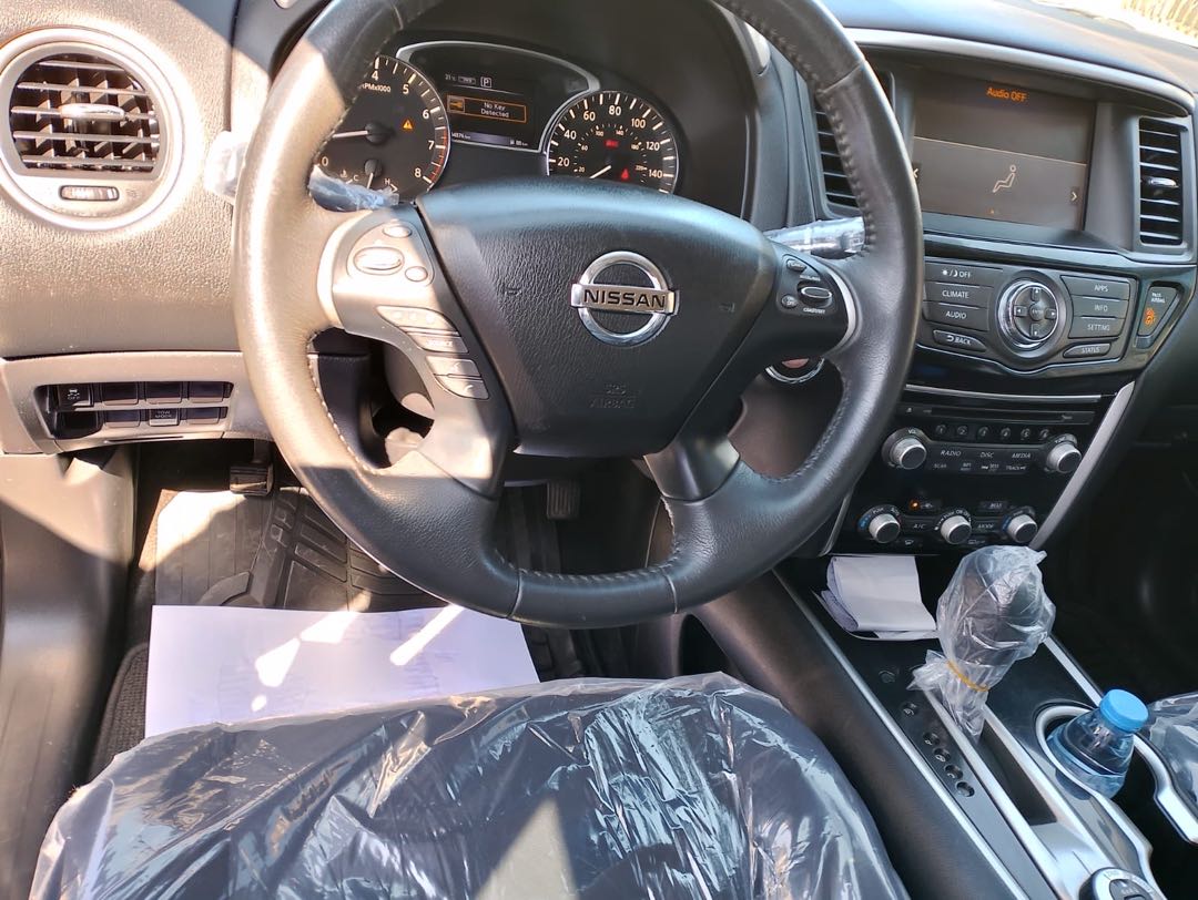 Car Image 2017 NISSAN PATHFINDER SV